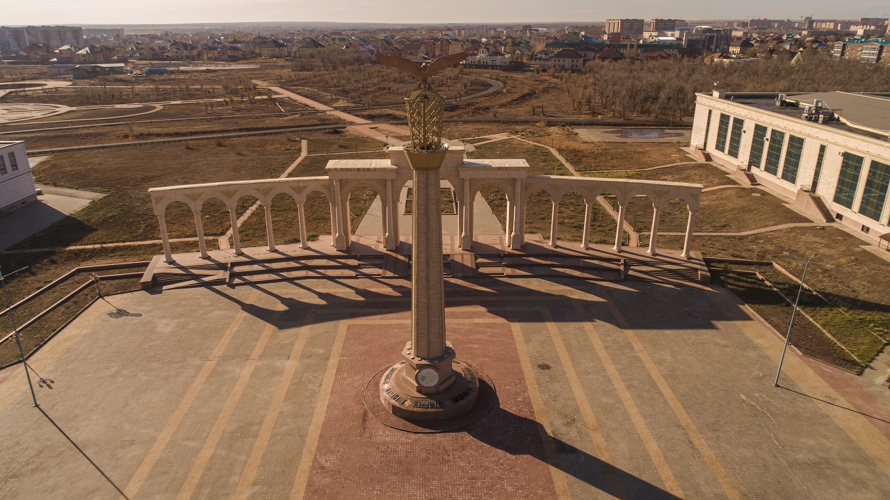 The stele «Gratitude to Kazakh people» 